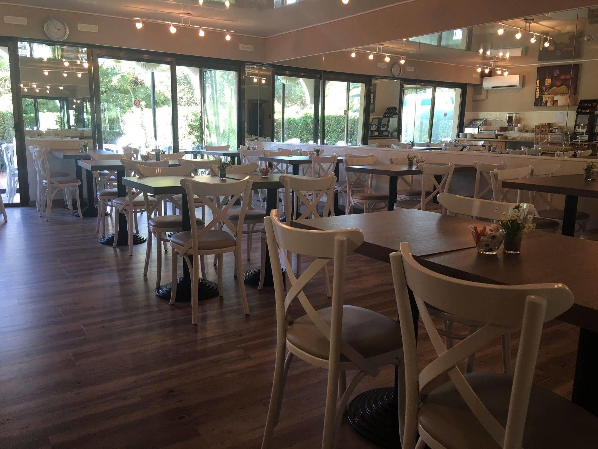 Hotel Bahia Villeneuve-Loubet Dış mekan fotoğraf